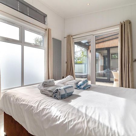 Norfolk Woods Resort And Spa Narborough  外观 照片