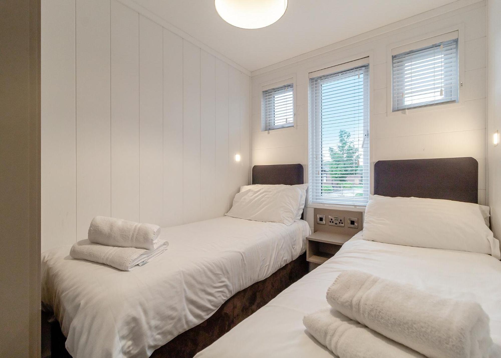 Norfolk Woods Resort And Spa Narborough  外观 照片