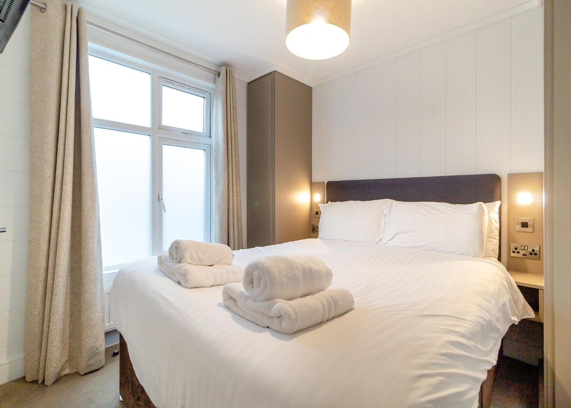 Norfolk Woods Resort And Spa Narborough  客房 照片