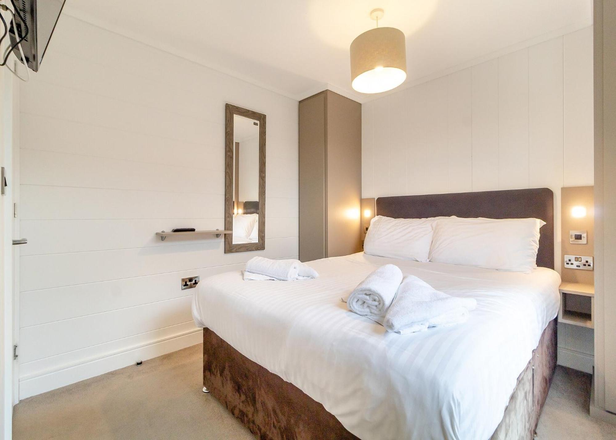 Norfolk Woods Resort And Spa Narborough  客房 照片