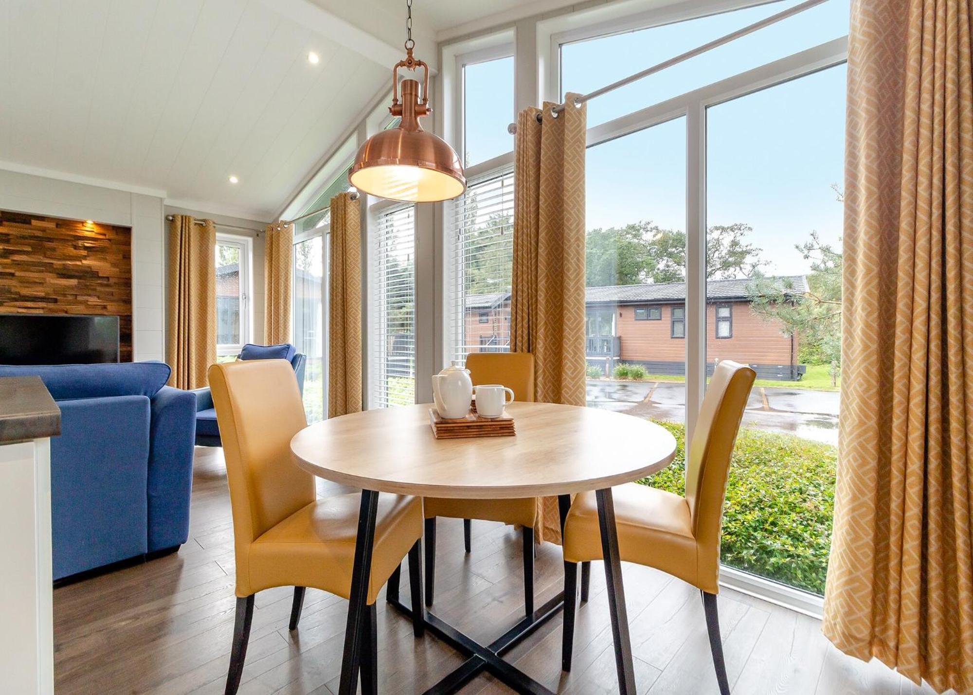 Norfolk Woods Resort And Spa Narborough  外观 照片