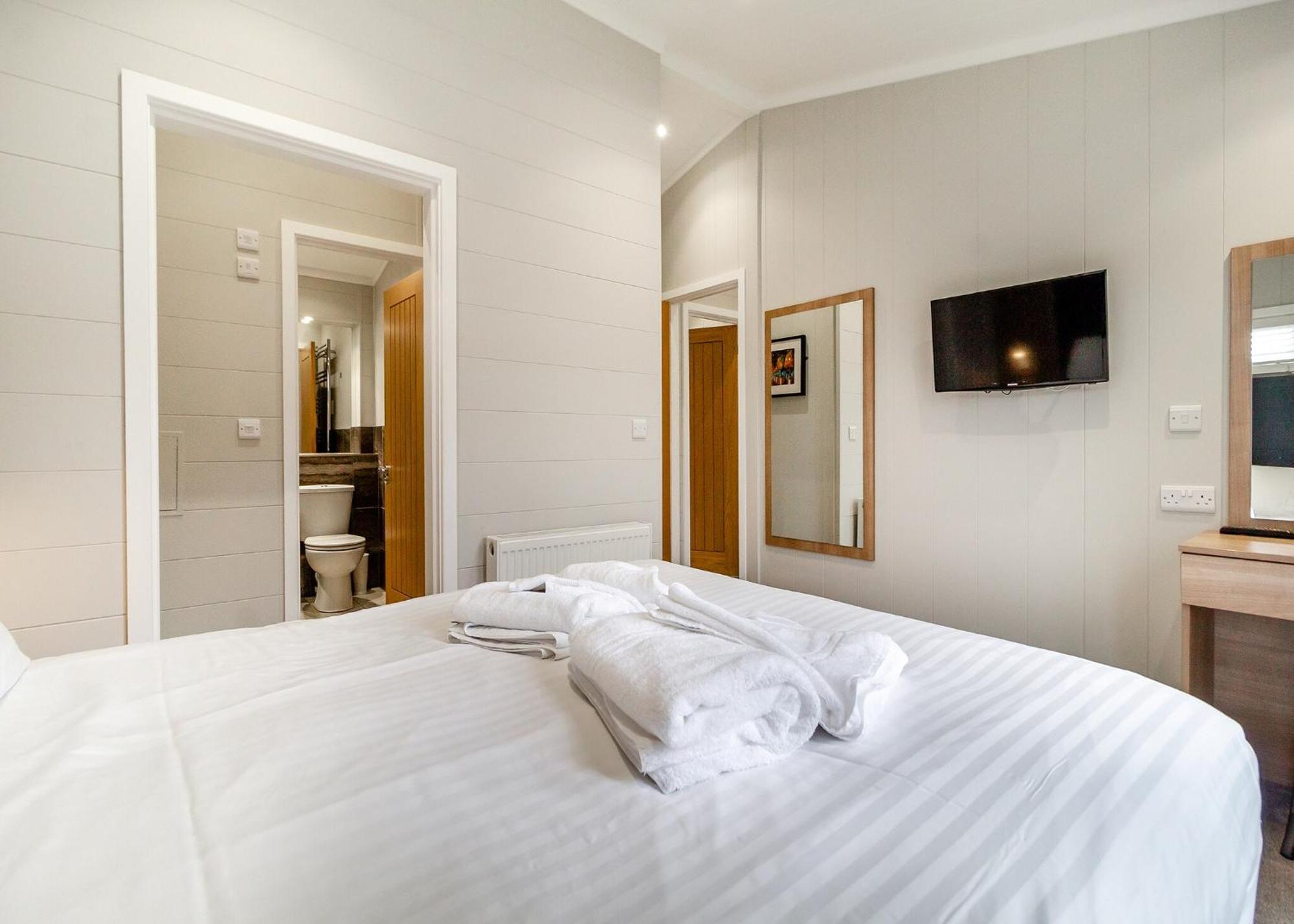 Norfolk Woods Resort And Spa Narborough  外观 照片