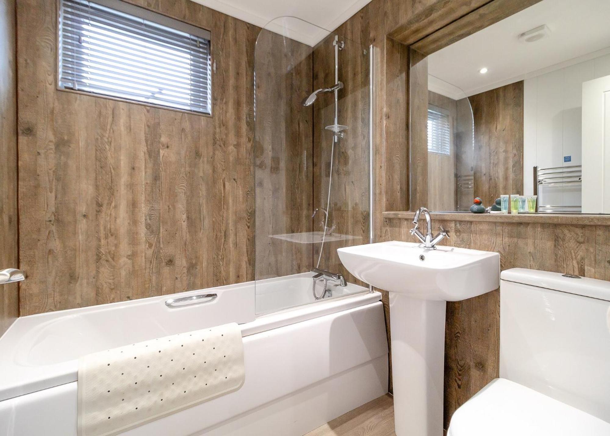 Norfolk Woods Resort And Spa Narborough  外观 照片