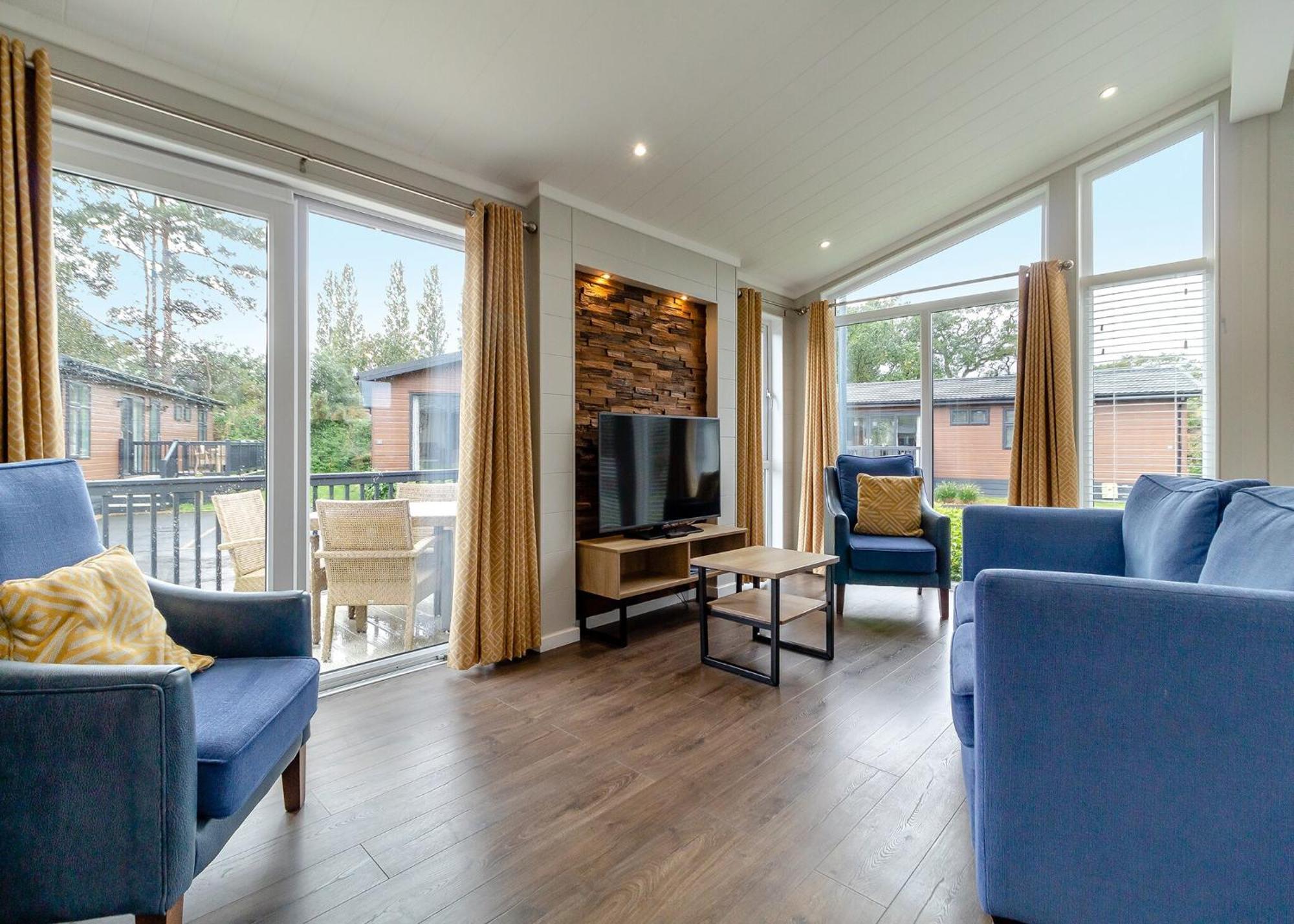 Norfolk Woods Resort And Spa Narborough  客房 照片