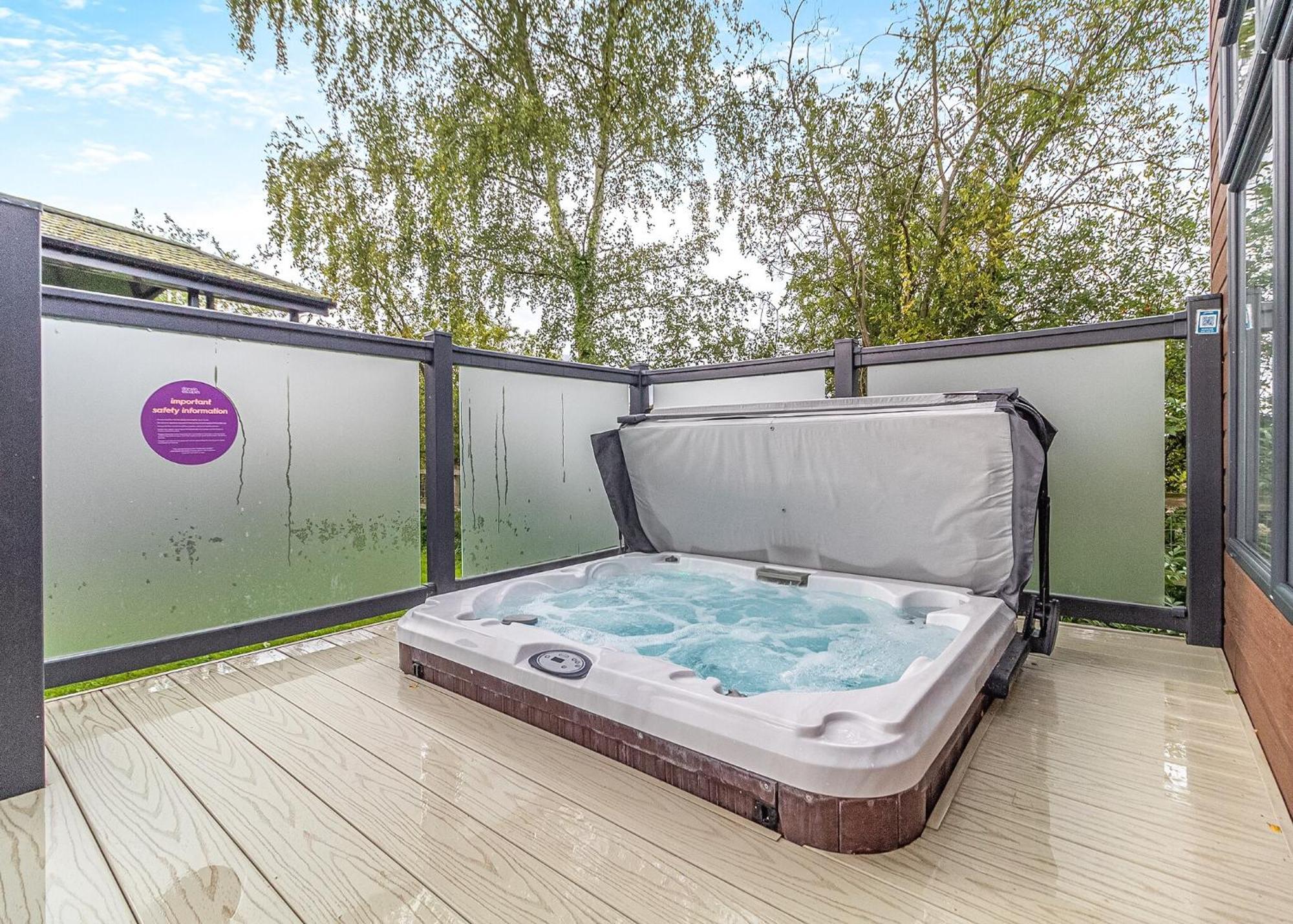 Norfolk Woods Resort And Spa Narborough  外观 照片